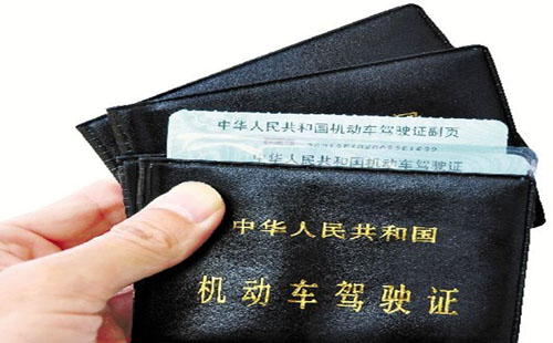 在武漢駕駛證扣分查詢方式都有哪些(網(wǎng)上查詢+電話+網(wǎng)點)