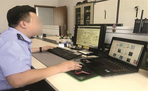 海龜民警通過手機(jī)殼發(fā)行販毒線索
