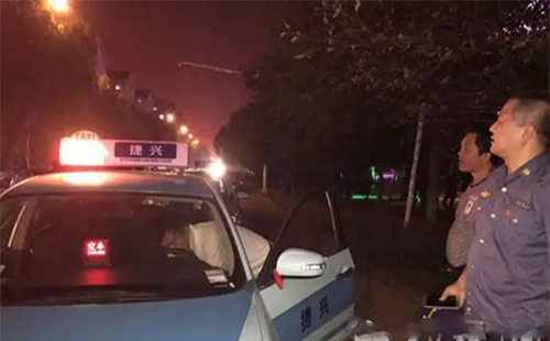 武漢黑車死灰復(fù)燃 武漢交管督促及時(shí)處理