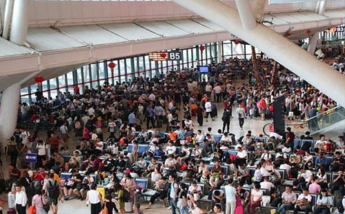 中秋第二天 武漢市火車站發(fā)送旅客 22.5 萬(wàn)人次