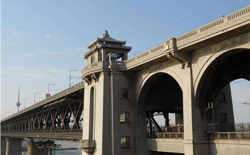 武漢長(zhǎng)江大橋建成時(shí)間、哪年建成