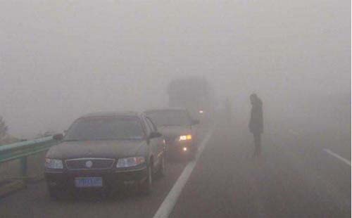 湖北高速冬季遇到“霧情”如何行車