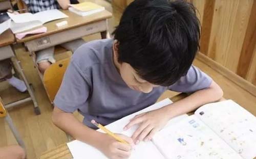孩子作弊家長應(yīng)該怎么辦 請不要再第一時間大罵他們