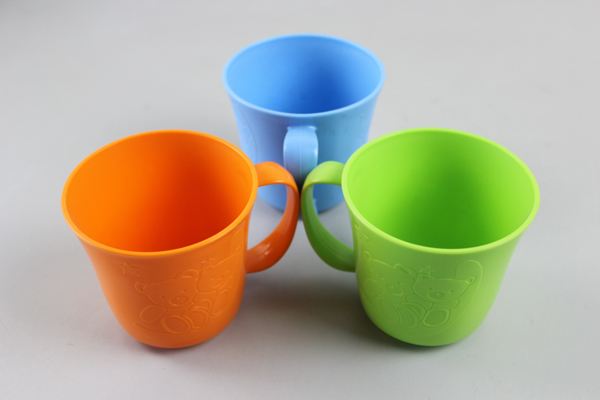 塑料杯可以裝開水嗎 塑料杯底部的三角形標(biāo)志是什么意思