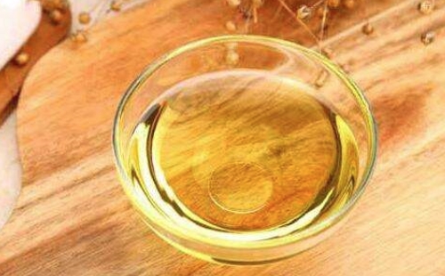 一天應(yīng)該攝入多少油合適 正常人標(biāo)準(zhǔn)食用油量 攝入不超過25克油