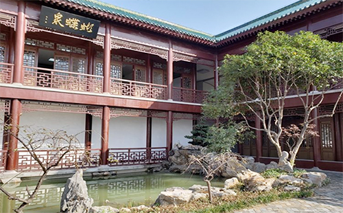 武漢龜山風(fēng)景區(qū)內(nèi)的蝴蝶泉正式對(duì)外開(kāi)放