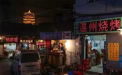 司門(mén)口有什么好吃的好玩的