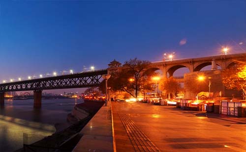 武漢晚上哪里好玩又不貴的地方（好看夜景+美食夜市）