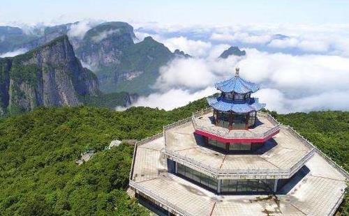 湖南張家界天門(mén)山有什么好玩的景點(diǎn) 天門(mén)山和天子山是同一個(gè)地方嗎