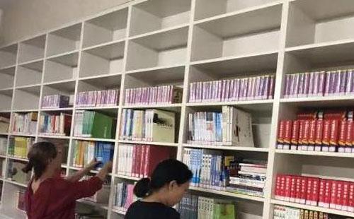新洲區(qū)圖書館8月3日通知暫停近期所有線下活動(dòng)