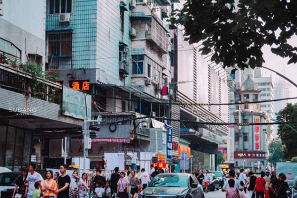 武漢地?cái)傄故性谀睦?什么地方最多