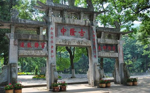 襄陽古隆中景點(diǎn)介紹（石牌坊） 襄陽古隆中景點(diǎn)一共有多少
