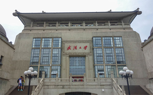 武漢大學(xué)簡介_武漢自助游交通指南_四月賞櫻花攻略