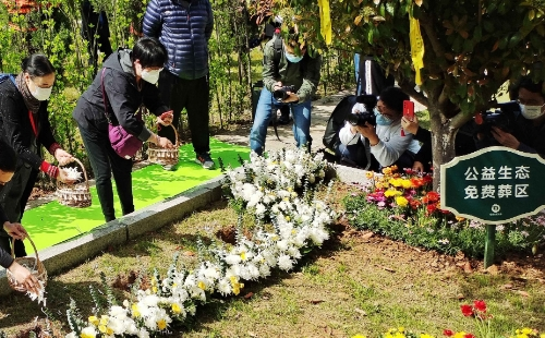 武漢龍泉山孝恩園生態(tài)葬咨詢(xún)電話2022